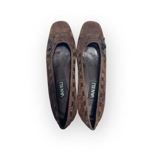 Vintage VANELI Women's 8 Espresso Suede Kitten Heel Leather Floral Detail